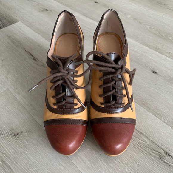 Hinge Retro Style Platform Block Heels, Size 6 - Picture 5 of 16